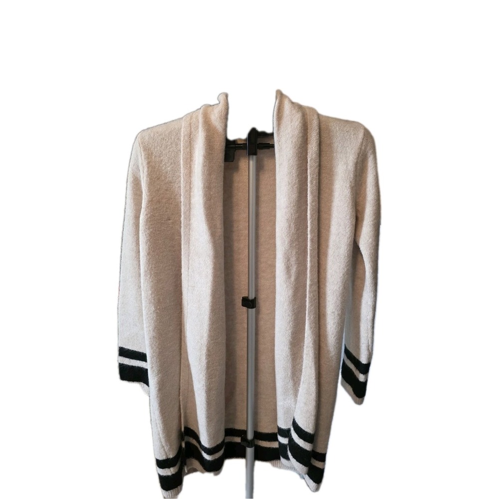 Cupcakes And Cashmere Open Front Cardigan.  Cottagecore, Lagonlook,‎ Staple.